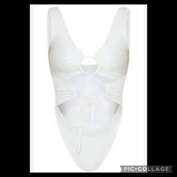 White one piece sexy swimsuit. - Picture 4 of 7